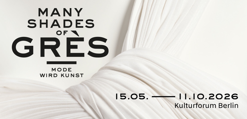 Madame Grès, Weißes plissiertes Abendkleid (Detail), nach 1973; Foto: Staatliche Museen zu Berlin, Kunstgewerbemuseum / Christoph Musiol; Gestaltung: gewerkdesign, Berlin